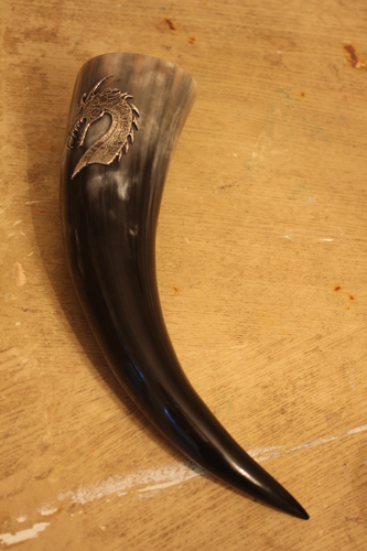 Drinking horn with dragon