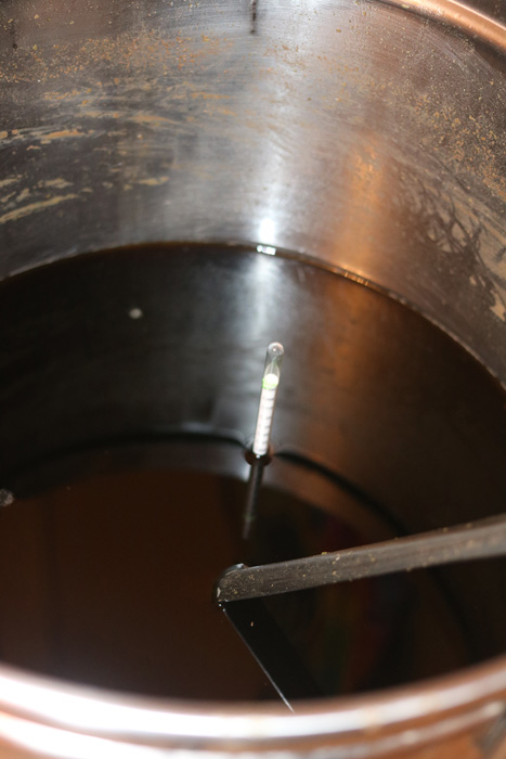 Hydrometer reading in kettle